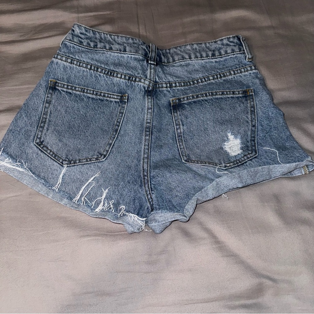 PacSun Women's Blue Denim Mom Shorts - Picture 3 of 3